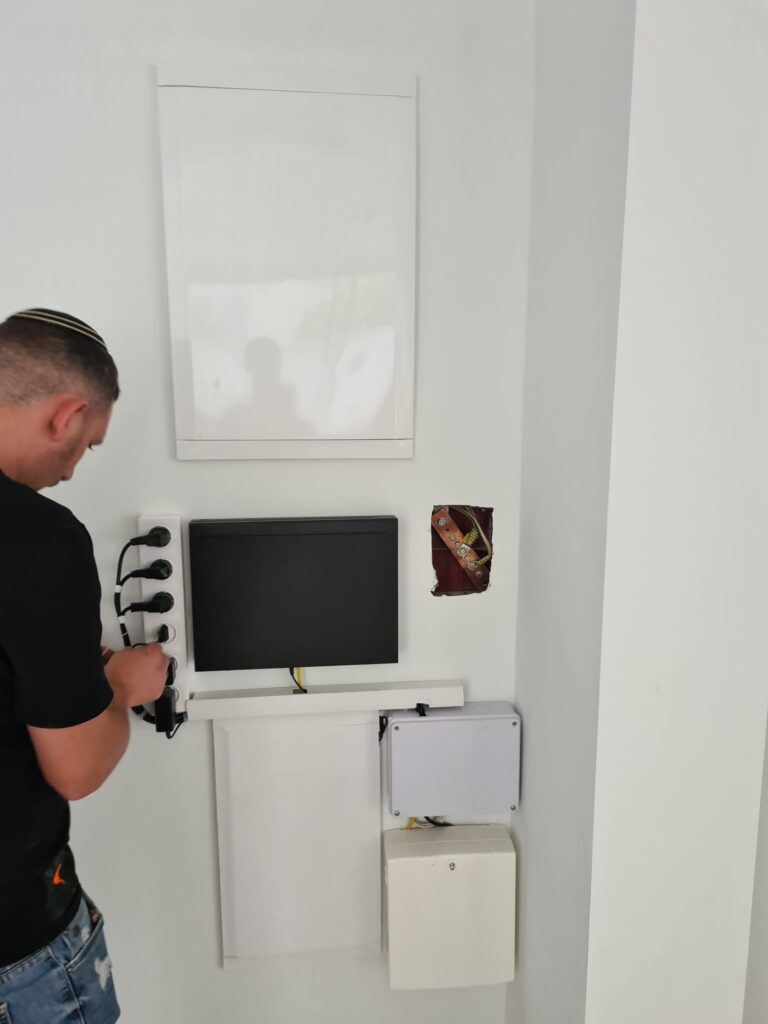 סידור ארונות תקשורת